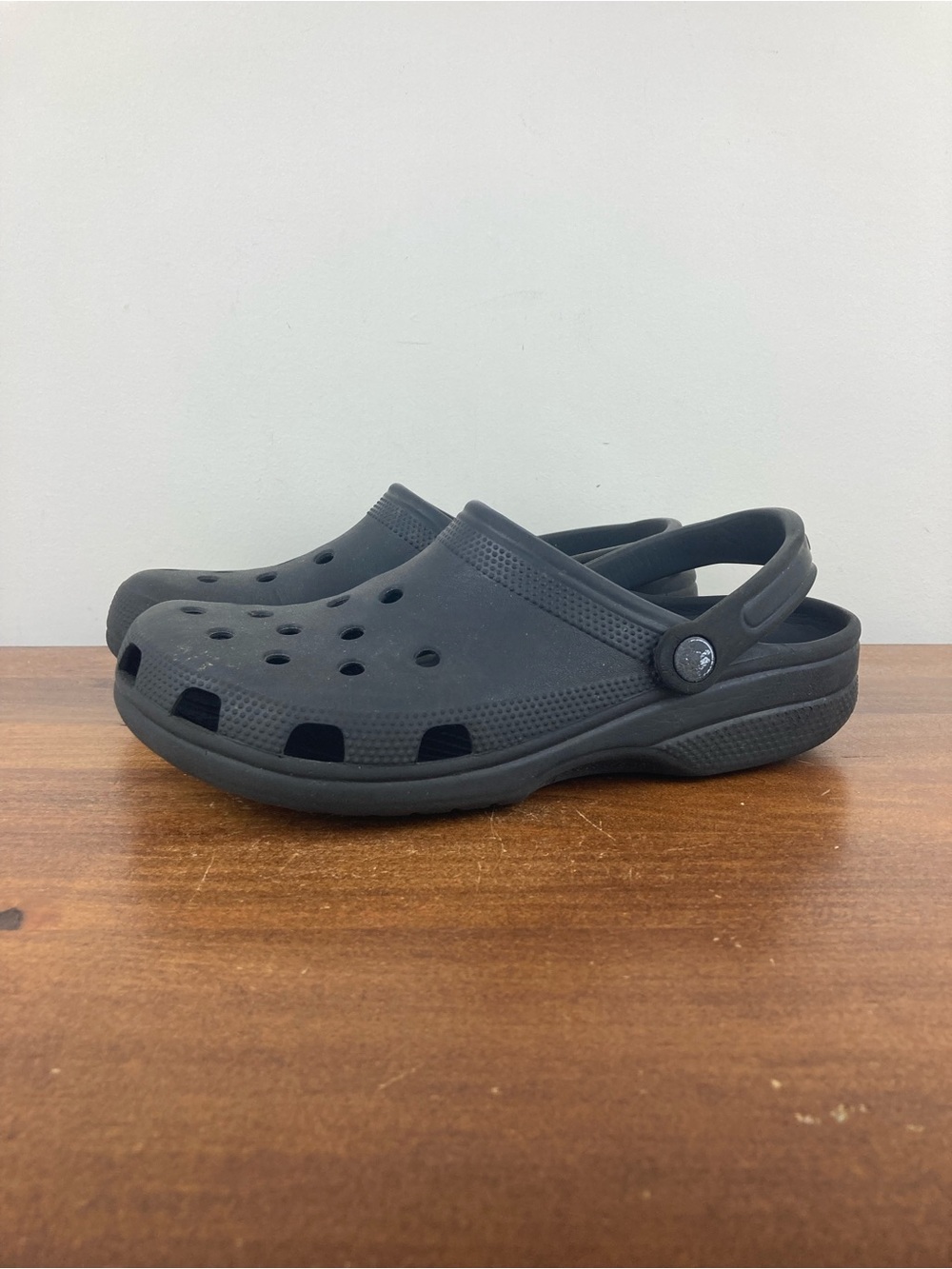 Crocs Iconic Classic Black Clogs Size Unisex Men’s 9 - Women’s 11 Pre-Owned.